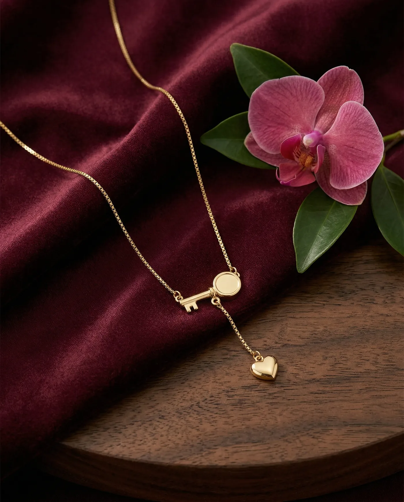 Finoon Qatar Signature Piece